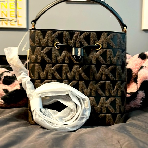 🎀 Michael Kors Suri Hand Bag - Picture 4 of 5